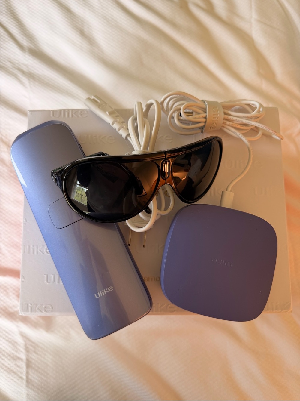 Ulike Hair Removal Device Set in Lavender with Protective Goggles - Picture 2 of 9